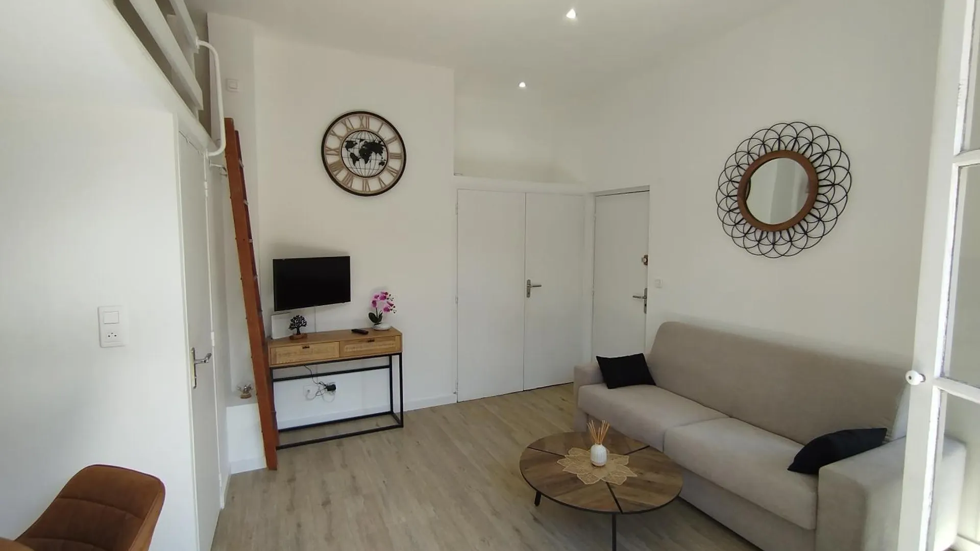 Studio Mezzanine Cannes 0*,  France